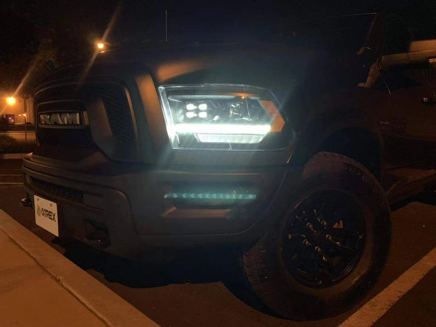 09-18 Ram Truck LUXX-Series (5th Gen 2500 Style) LED Projector Headlights Black