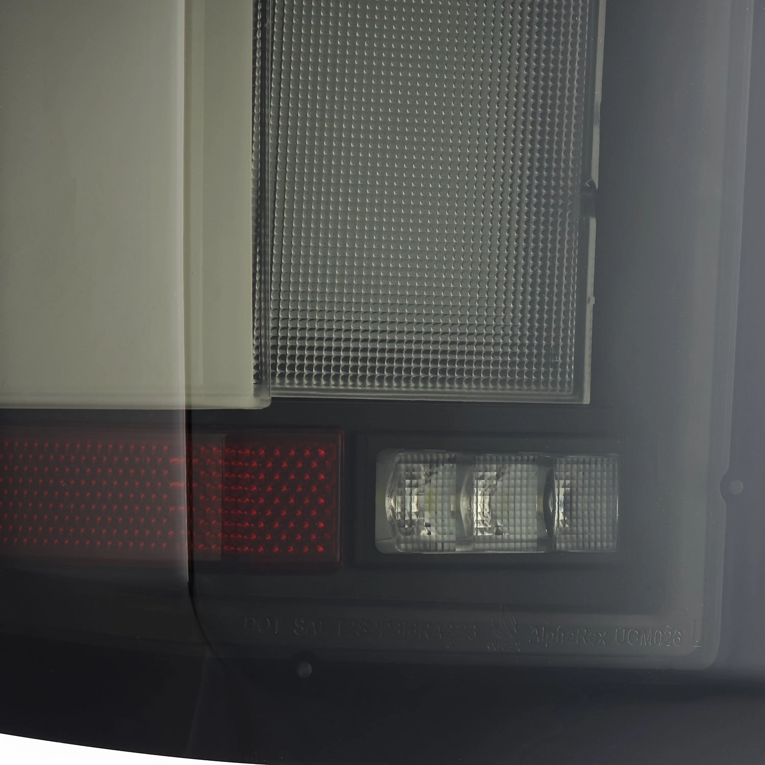 19-24 Chevrolet Silverado 1500 / 20-24 Silverado 2500HD/3500HD LUXX-Series LED Tail Lights Black