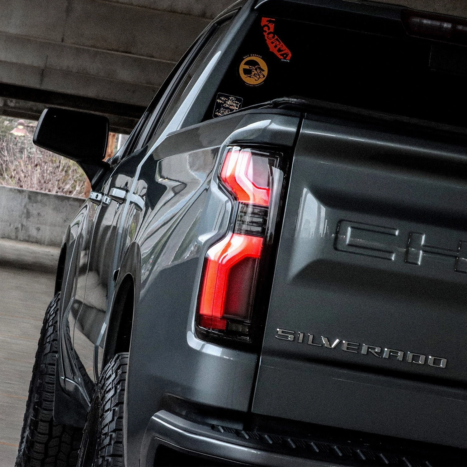 19-24 Chevrolet Silverado 1500 / 20-24 Silverado 2500HD/3500HD LUXX-Series LED Tail Lights Black