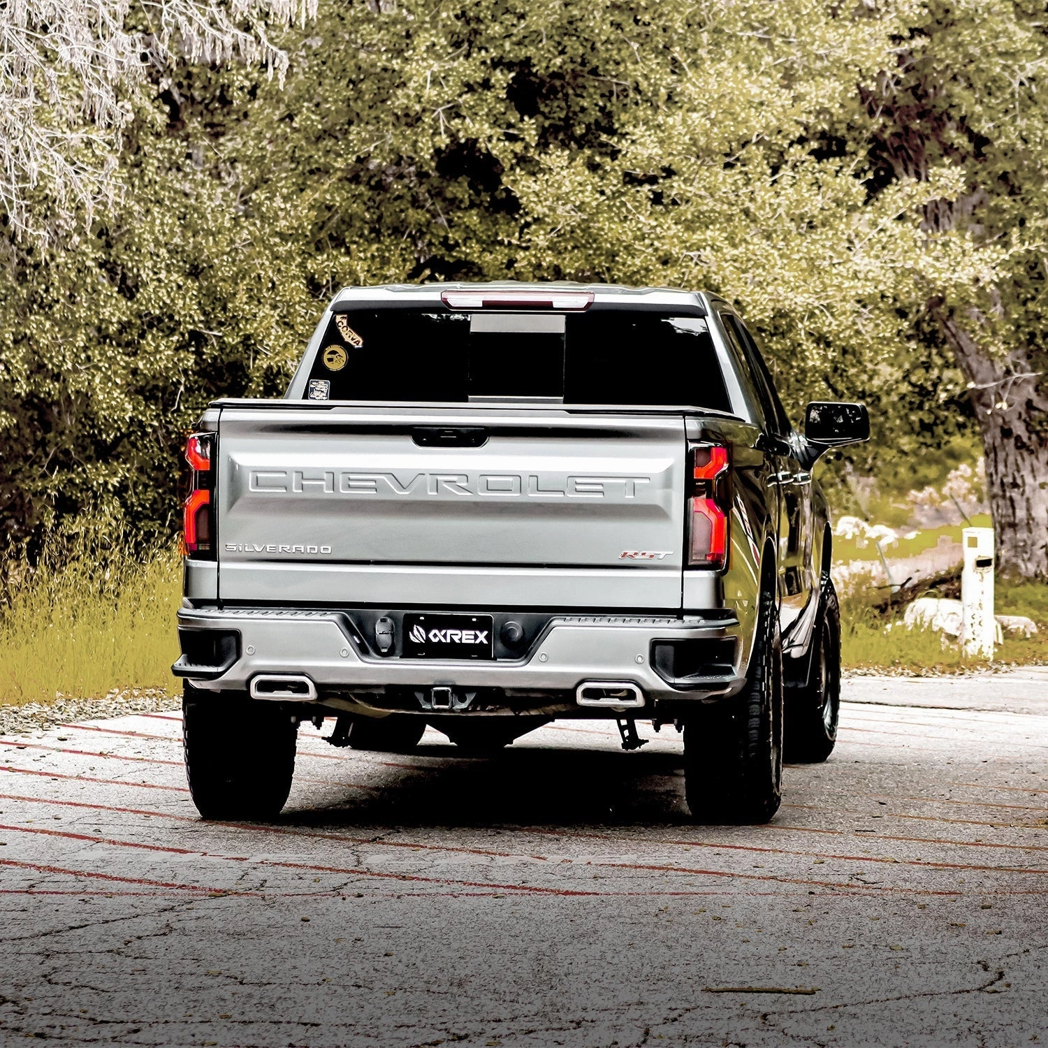 19-24 Chevrolet Silverado 1500 / 20-24 Silverado 2500HD/3500HD LUXX-Series LED Tail Lights Black