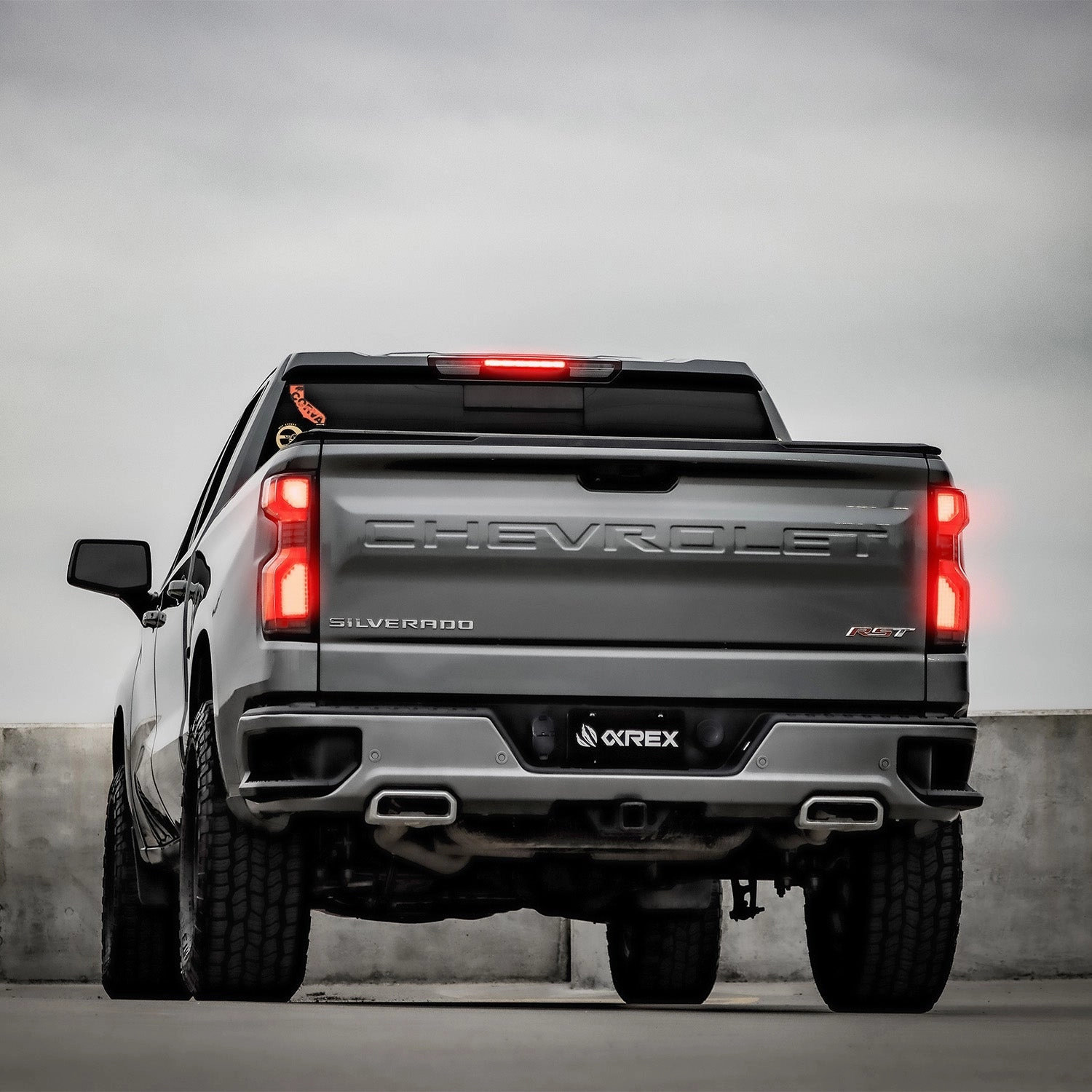 19-24 Chevrolet Silverado 1500 / 20-24 Silverado 2500HD/3500HD LUXX-Series LED Tail Lights Black Red