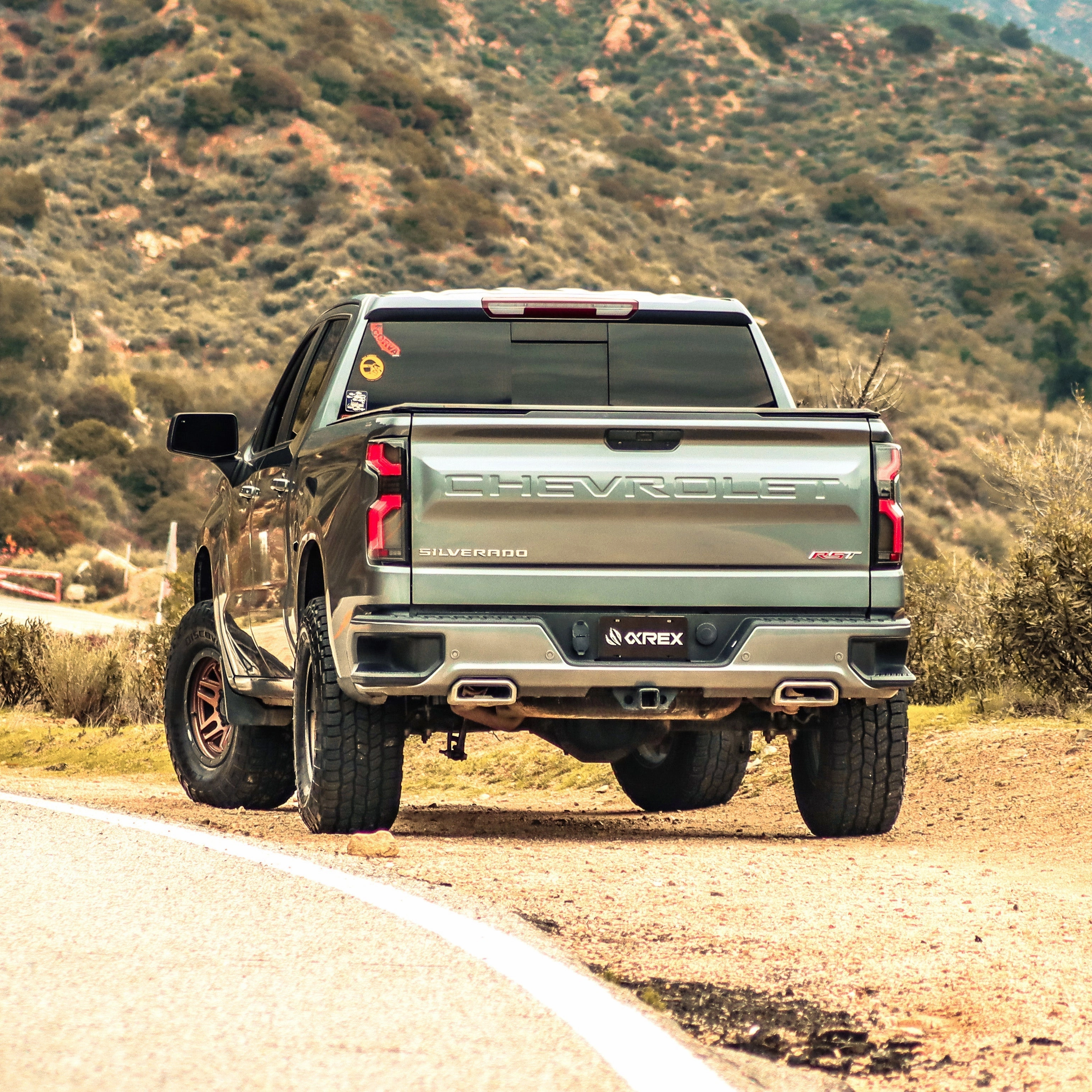 19-24 Chevrolet Silverado 1500 / 20-24 Silverado 2500HD/3500HD LUXX-Series LED Tail Lights Black Red