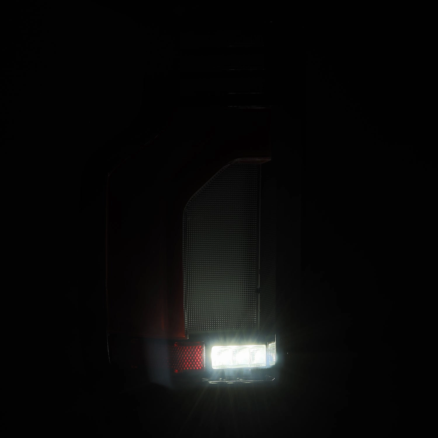 19-24 Chevrolet Silverado 1500 / 20-24 Silverado 2500HD/3500HD LUXX-Series LED Tail Lights Black Red