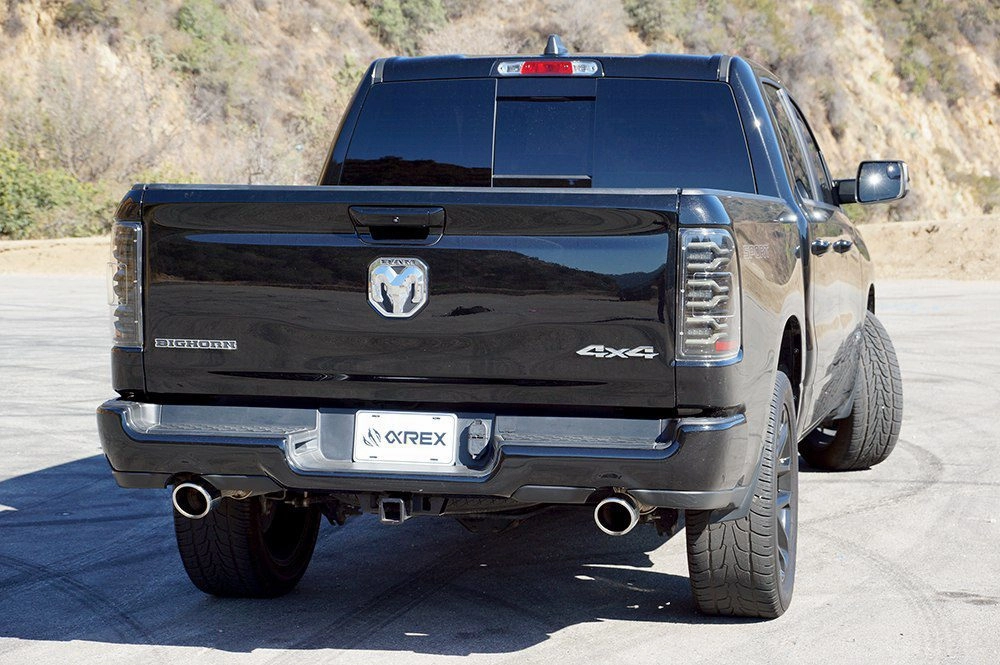 19-24 Ram 1500 LUXX-Series LED Tail Lights Black-Red