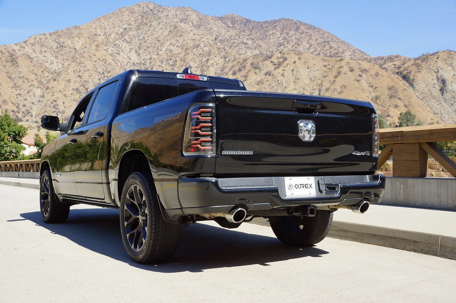 19-24 Ram 1500 LUXX-Series LED Tail Lights Black-Red