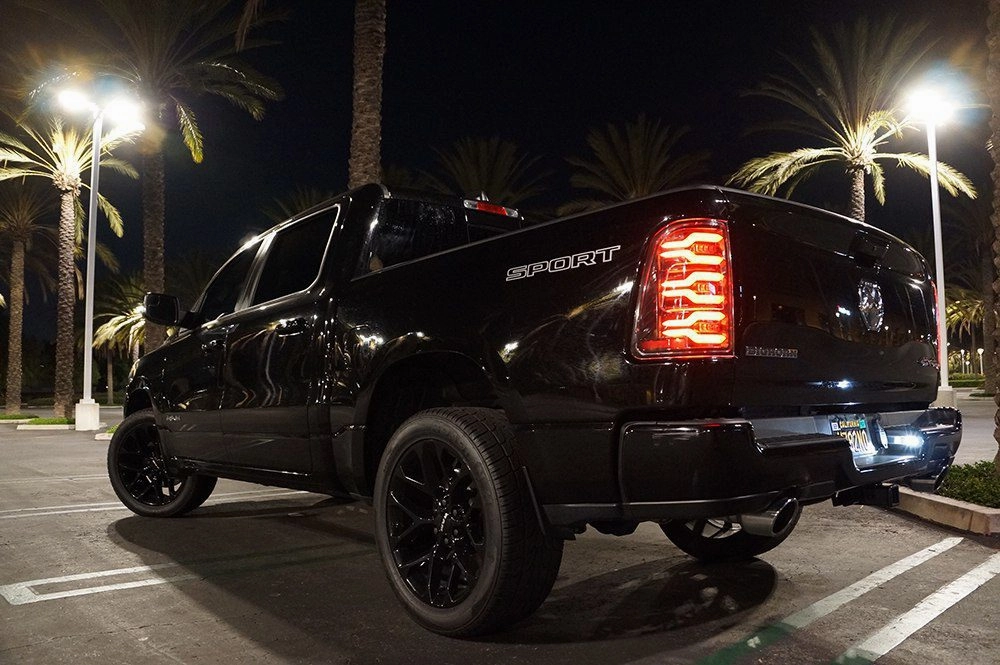19-24 Ram 1500 LUXX-Series LED Tail Lights Black-Red