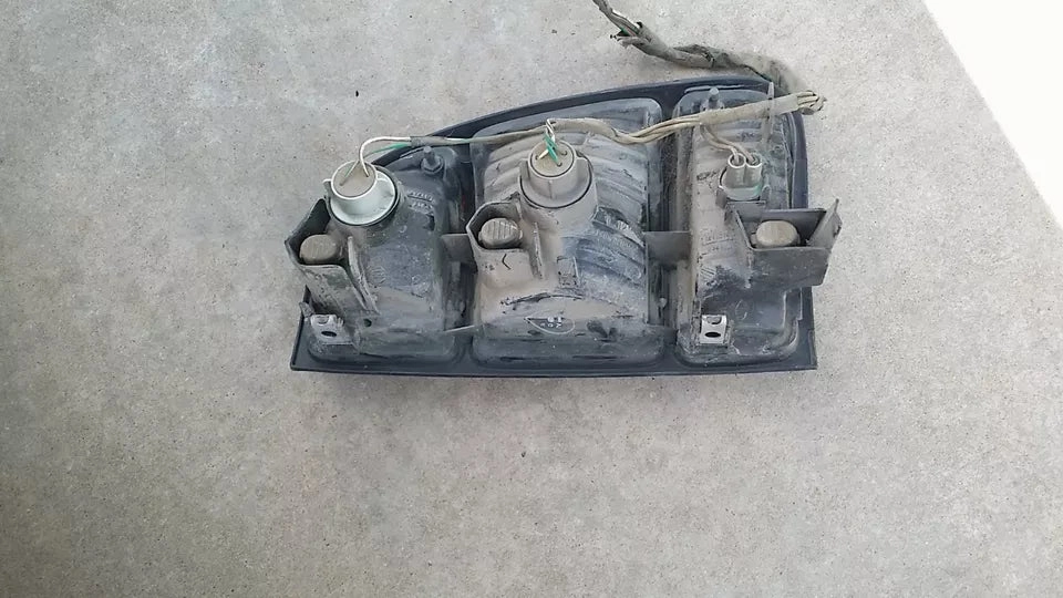 2000-2003 TOYOTA TUNDRA TAIL LIGHT LEFT DRIVER SIDE - OEM WITH BULBS