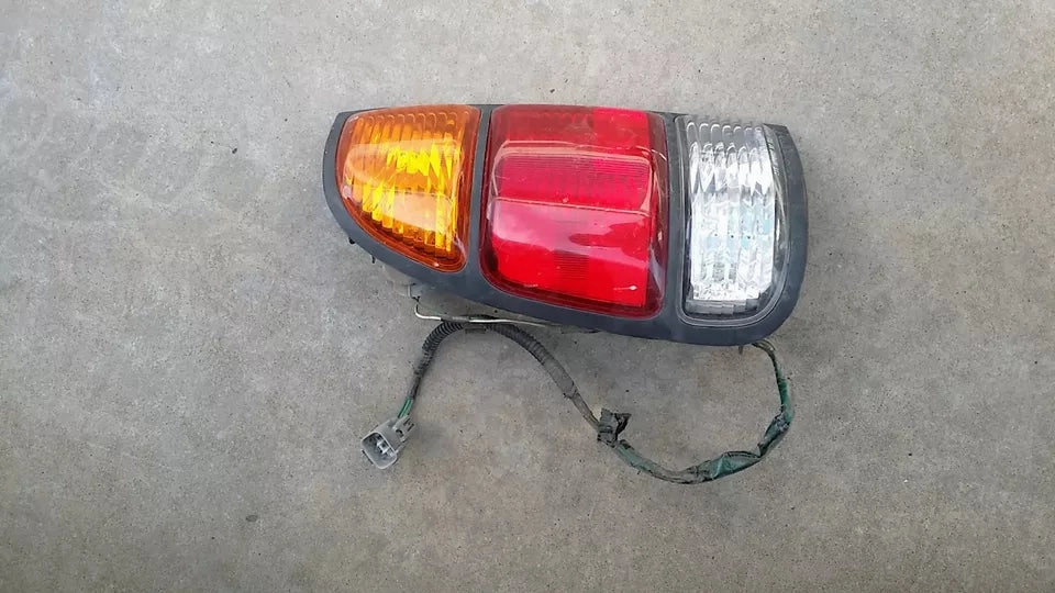 2000-2003 TOYOTA TUNDRA TAIL LIGHT LEFT DRIVER SIDE - OEM WITH BULBS