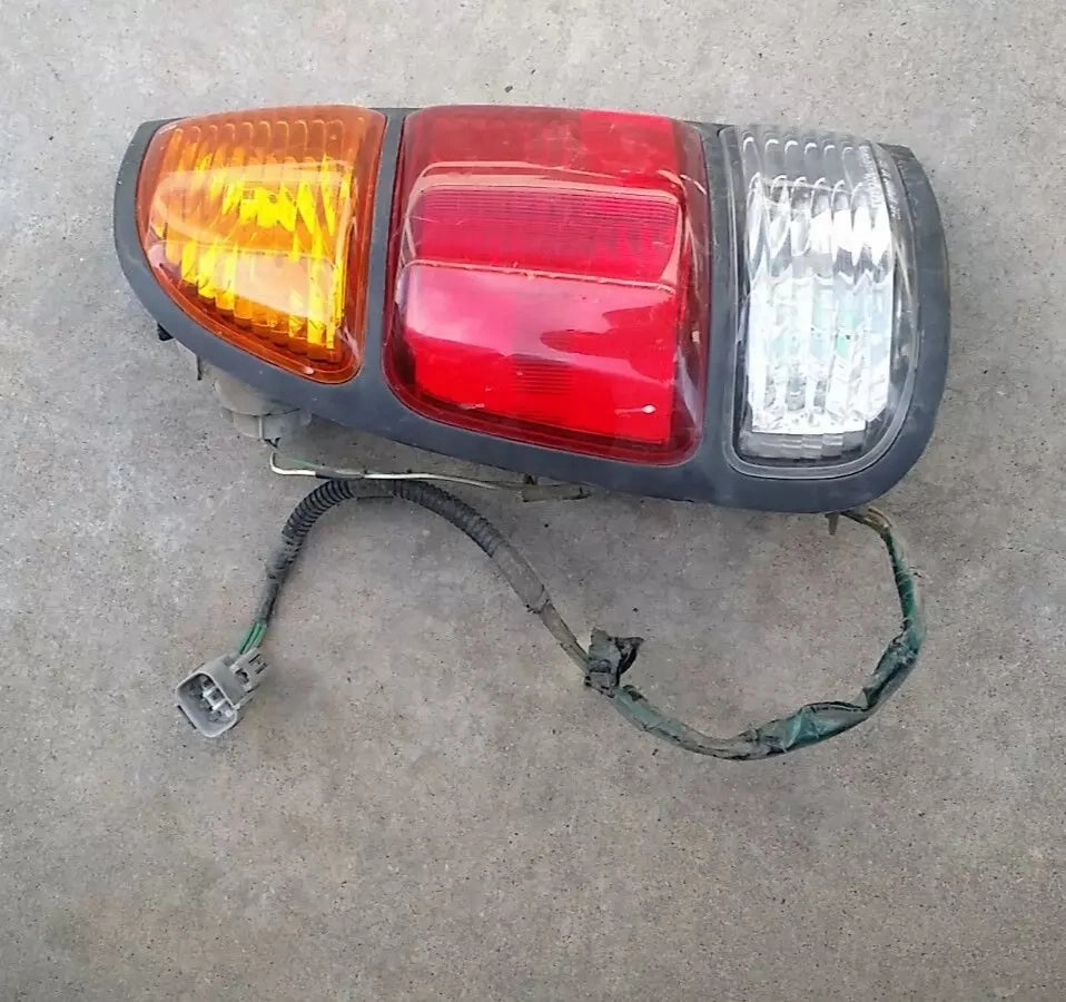 2000-2003 TOYOTA TUNDRA TAIL LIGHT LEFT DRIVER SIDE - OEM WITH BULBS