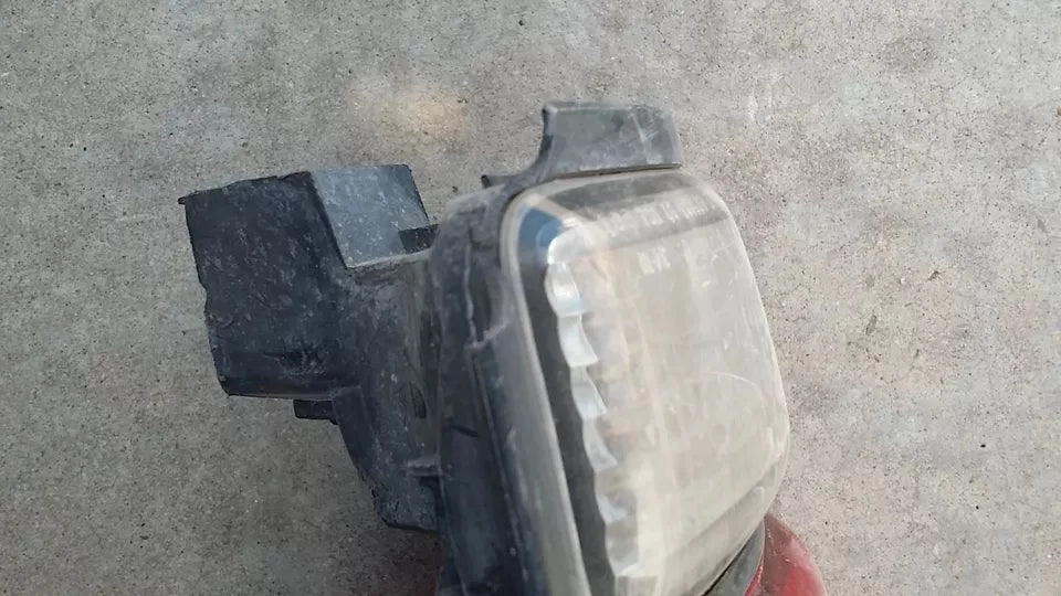 2000-2003 TOYOTA TUNDRA TAIL LIGHT LEFT DRIVER SIDE - OEM WITHOUT BULBS
