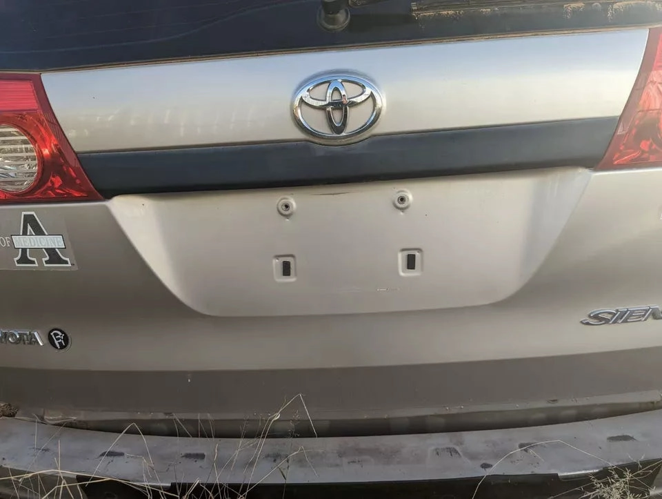 2004 2005 2006 2007 2008 2009 2010 TOYOTA SIENNA TAILGATE HATCH TRUNK LID TAIL G