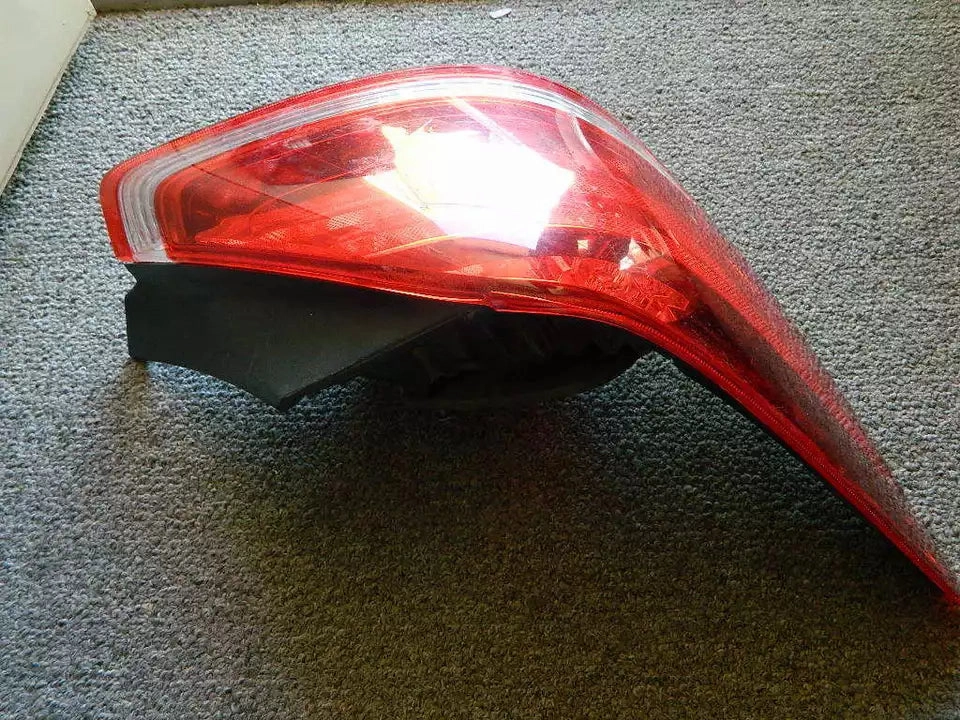 2005-2010 TOYOTA AVALON TAIL LIGHT ASSEMBLY LEFT DRIVER SIDE - OEM WITH BULBS