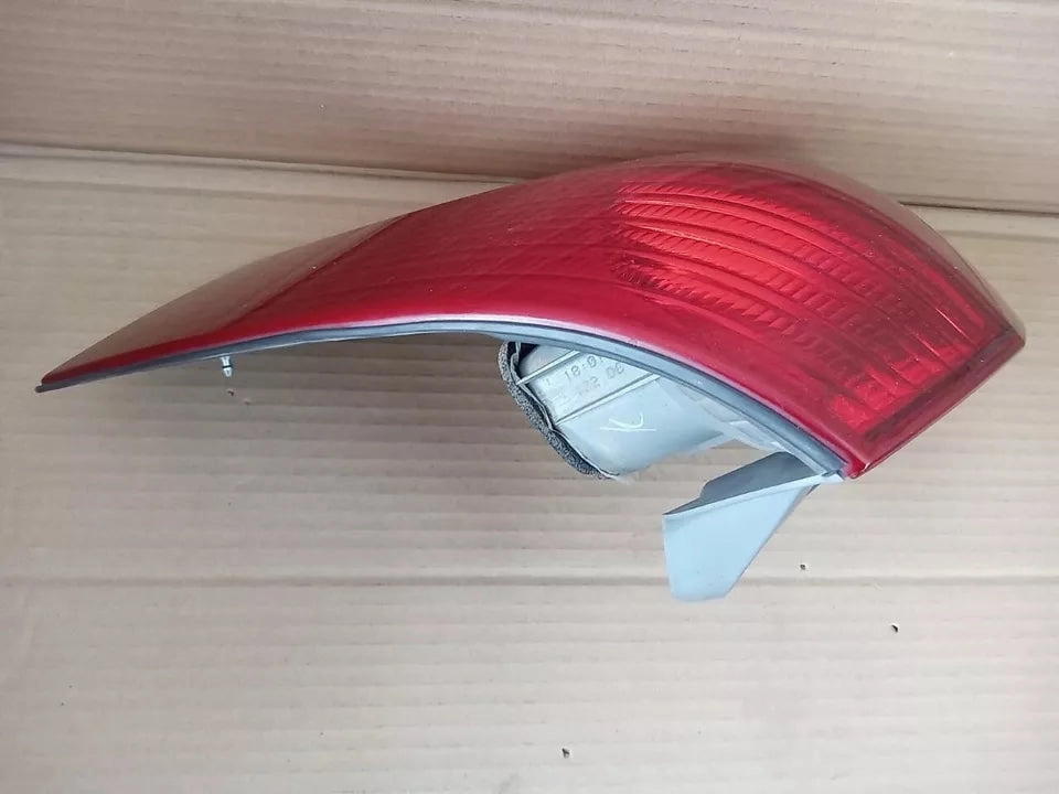 2006-2010 TOYOTA SIENNA TAIL LIGHT REAR LAMP RIGHT PASSENGER SIDE - OEM
