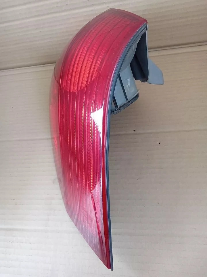 2006-2010 TOYOTA SIENNA TAIL LIGHT REAR LAMP RIGHT PASSENGER SIDE - OEM