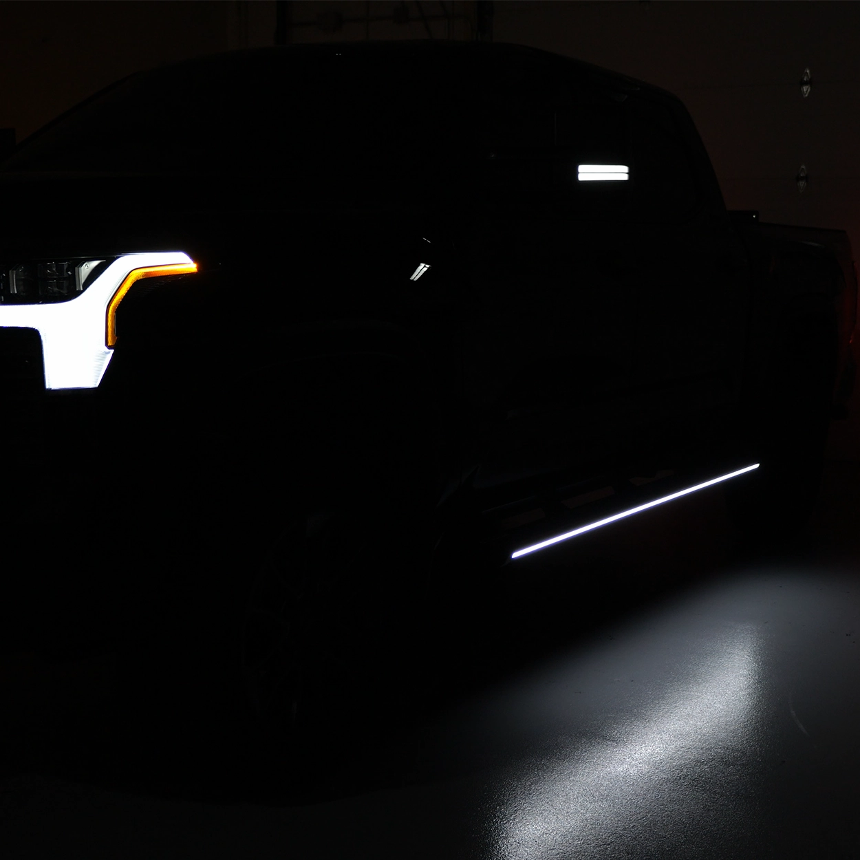Lumastep M1 Light Up Running Boards | 2022-2024 Toyota Tundra