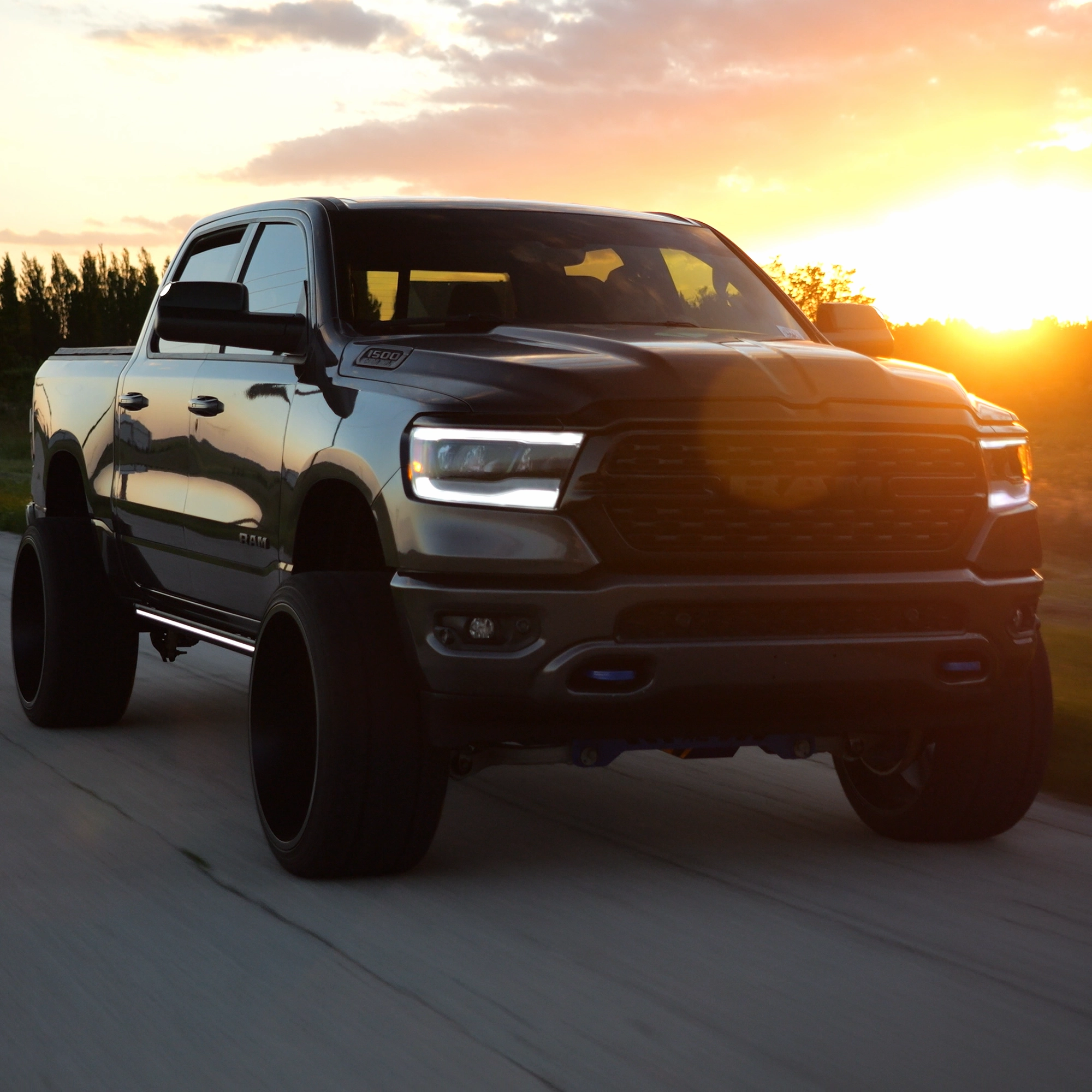 Lumastep M2 Powered Light Up Running Boards | 2019-2024 Dodge Ram 1500