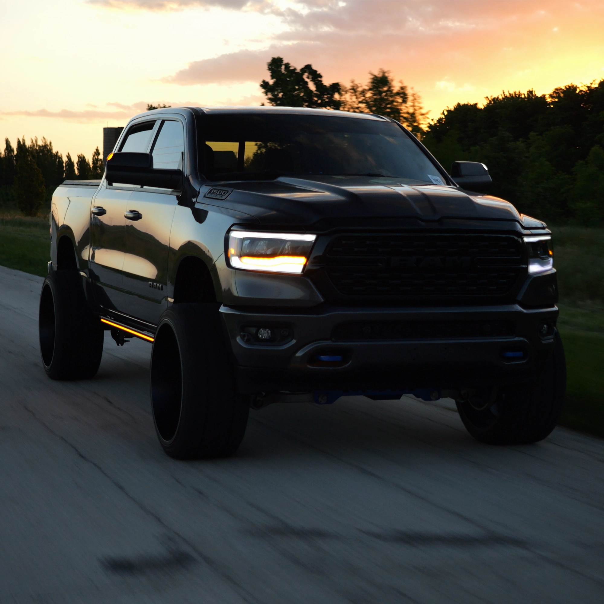 Lumastep M2 Powered Light Up Running Boards | 2019-2024 Dodge Ram 1500