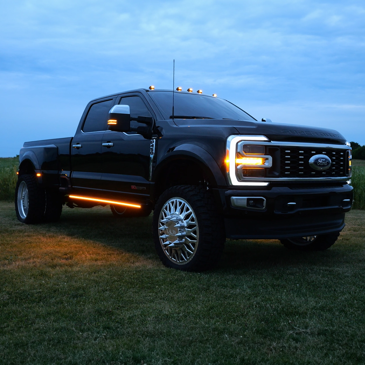 Lumastep M2 Powered Light Up Running Boards | 2023-2024 Ford F250/F350 Superduty