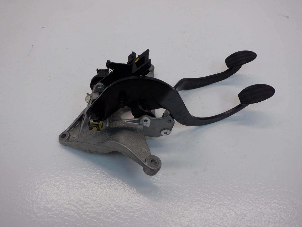 Mini Cooper Manual Transmission Clutch and Brake Pedal Assembly 02-08 R50 R52 R53