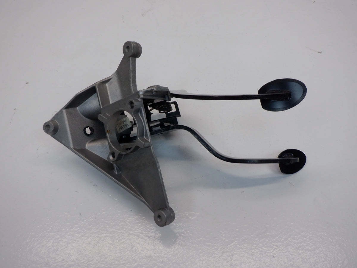 Mini Cooper Manual Transmission Clutch and Brake Pedal Assembly 02-08 R50 R52 R53